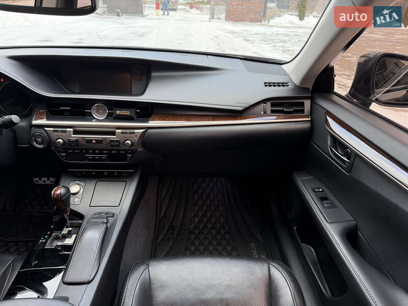 Седан Lexus ES 2014 в Умани