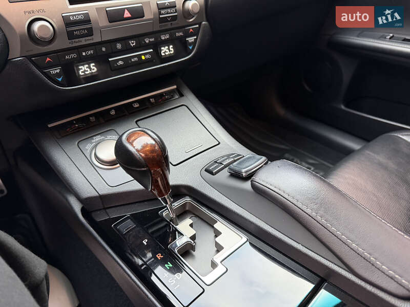 Седан Lexus ES 2014 в Умани