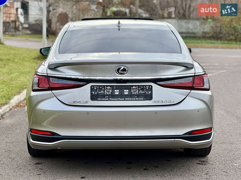 Седан Lexus ES 2024 в Рівному