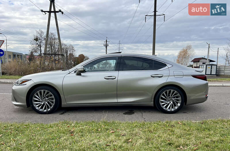 Седан Lexus ES 2024 в Рівному