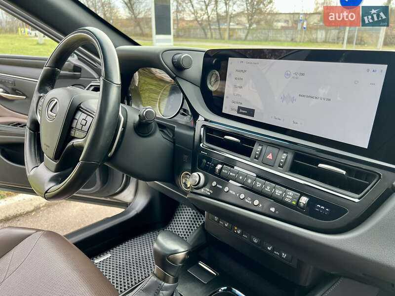 Седан Lexus ES 2024 в Рівному