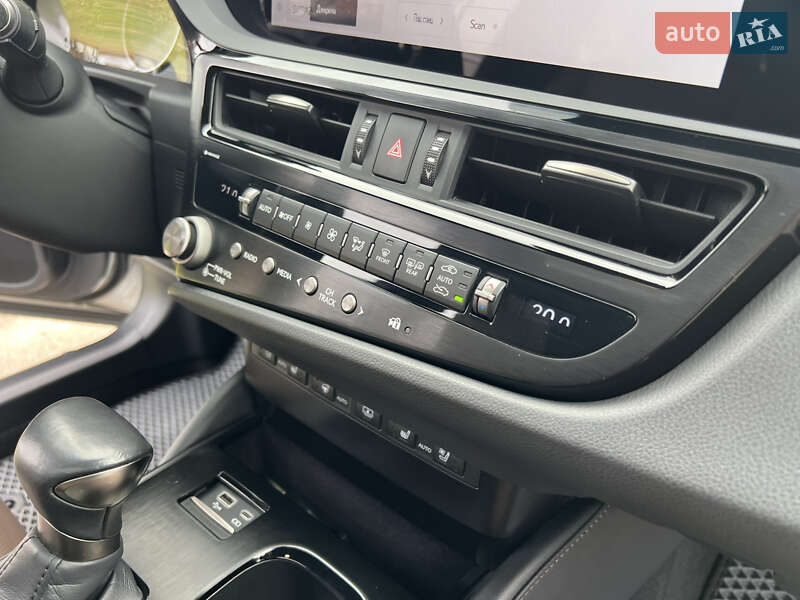Седан Lexus ES 2024 в Рівному