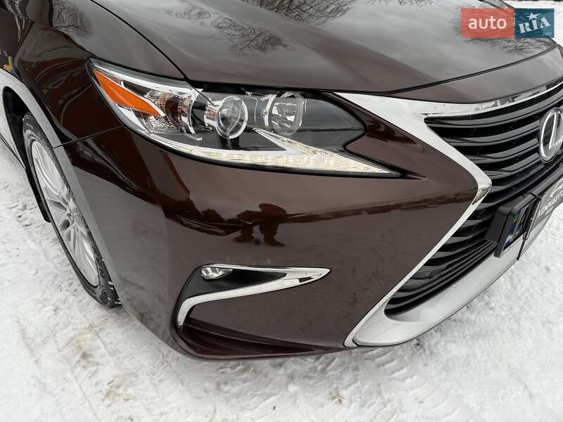Седан Lexus ES 2016 в Виннице