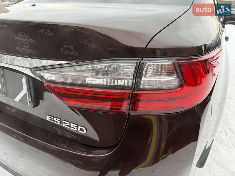 Седан Lexus ES 2016 в Виннице