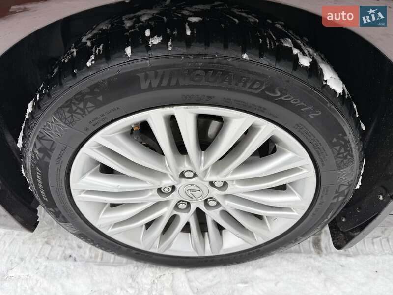 Седан Lexus ES 2016 в Виннице