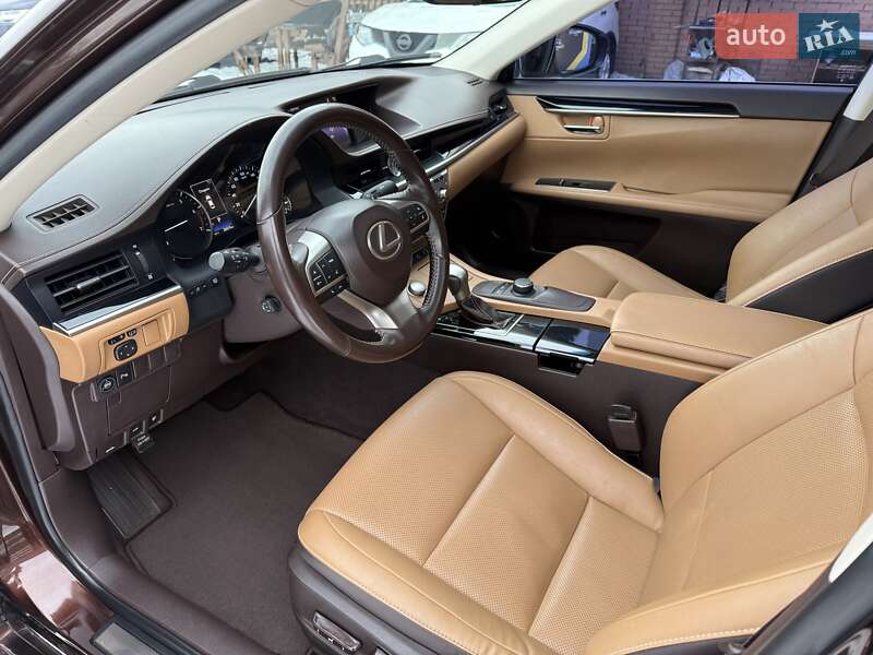 Седан Lexus ES 2016 в Виннице