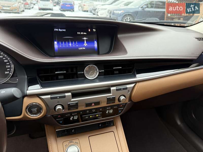 Седан Lexus ES 2016 в Виннице