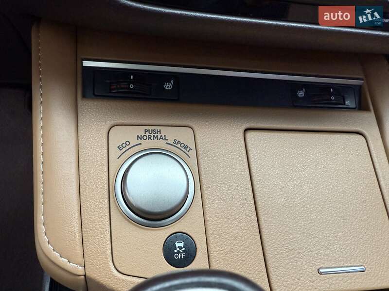 Седан Lexus ES 2016 в Виннице