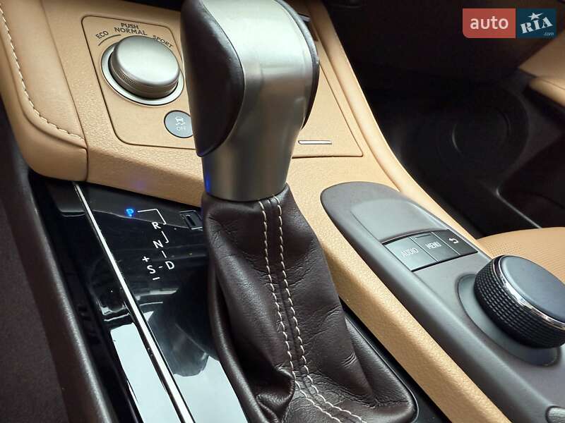 Седан Lexus ES 2016 в Виннице