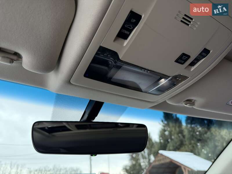 Седан Lexus ES 2016 в Виннице