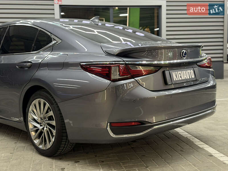Седан Lexus ES 2018 в Киеве фото 8 Седан Lexus ES 2018 в Киеве