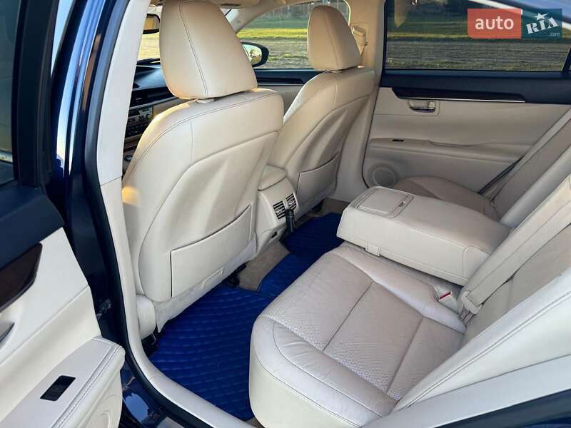 Седан Lexus ES 2015 в Одесі