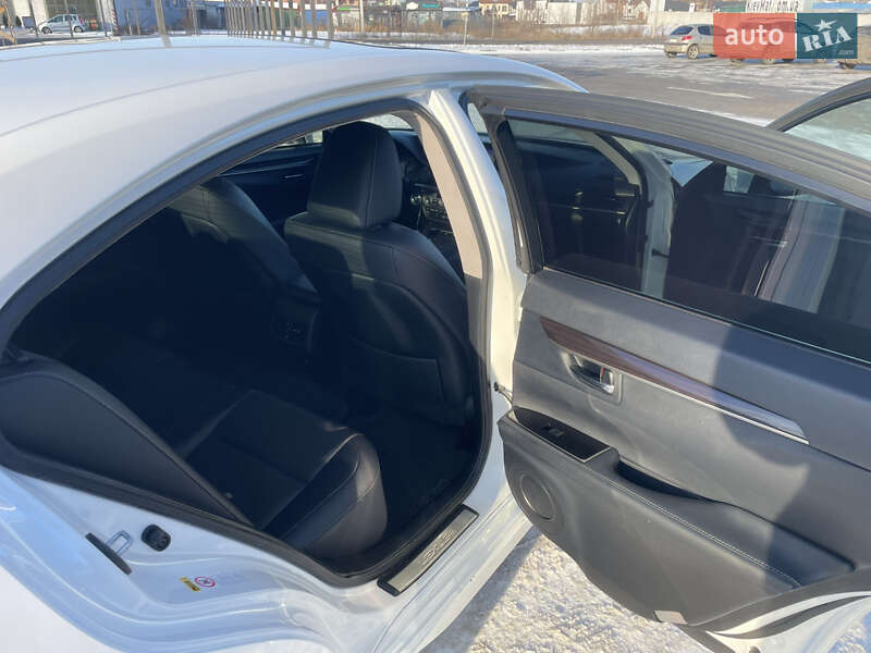 Седан Lexus ES 2018 в Киеве