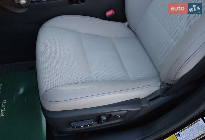 Седан Lexus ES 2013 в Киеве