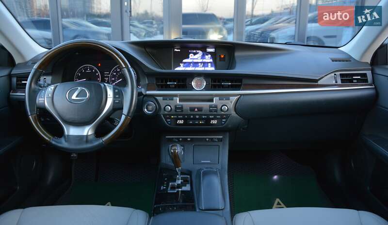 Седан Lexus ES 2013 в Киеве