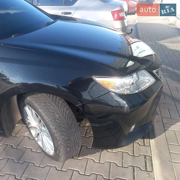 Седан Lexus ES 2014 в Киеве