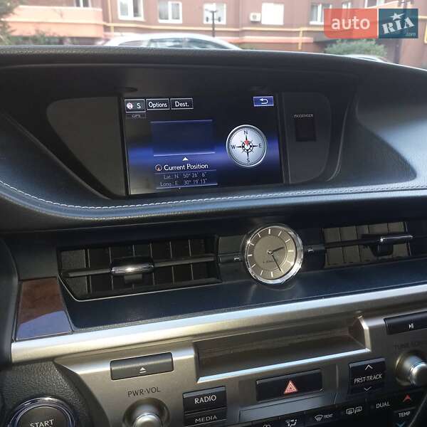 Седан Lexus ES 2014 в Киеве