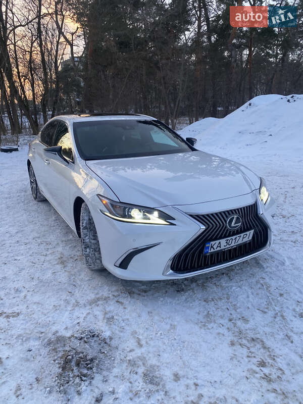 Седан Lexus ES 2019 в Киеве