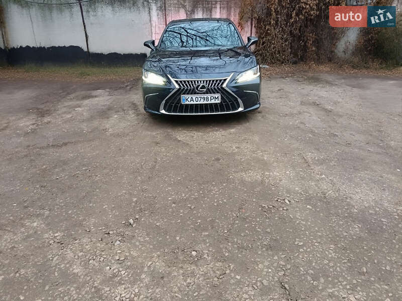 Седан Lexus ES 2023 в Киеве