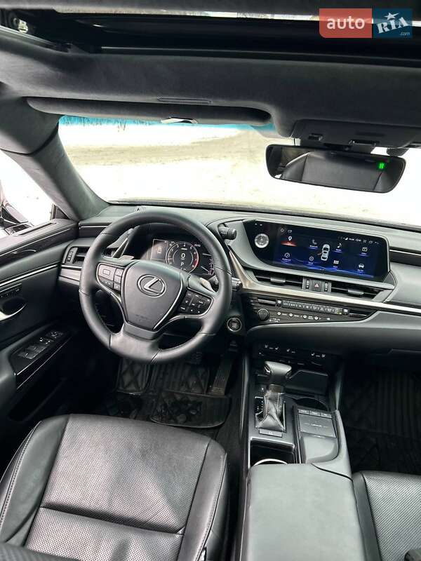 Седан Lexus ES 2018 в Киеве