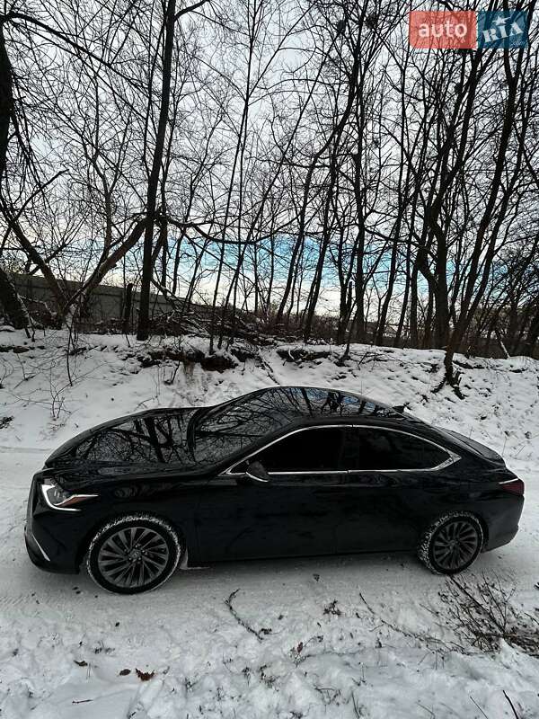 Седан Lexus ES 2018 в Киеве