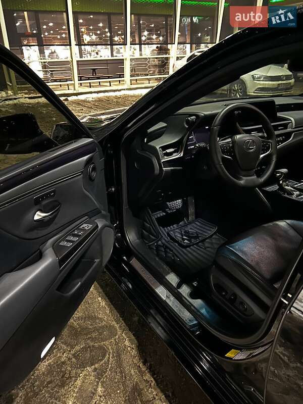 Седан Lexus ES 2018 в Киеве