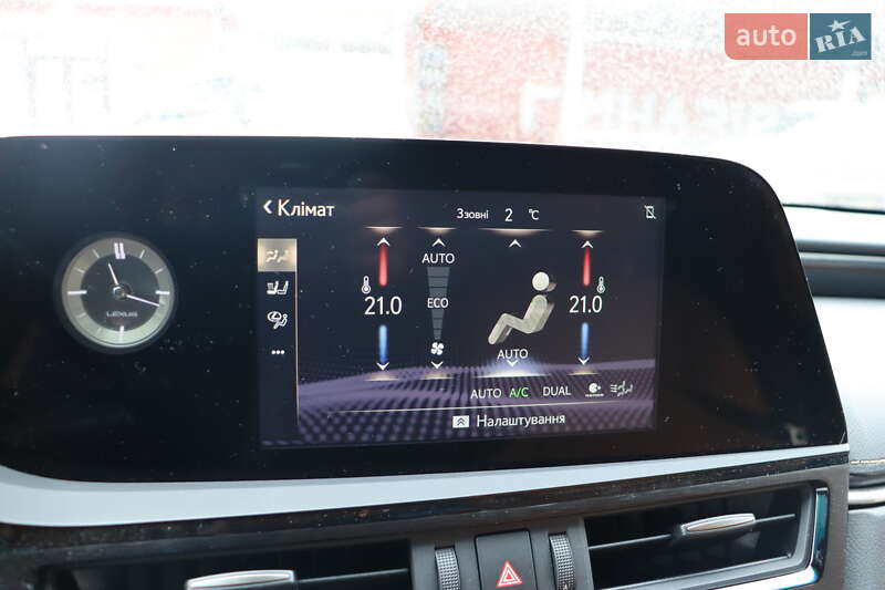 Седан Lexus ES 2022 в Львове