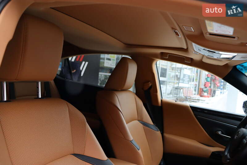 Седан Lexus ES 2022 в Львове