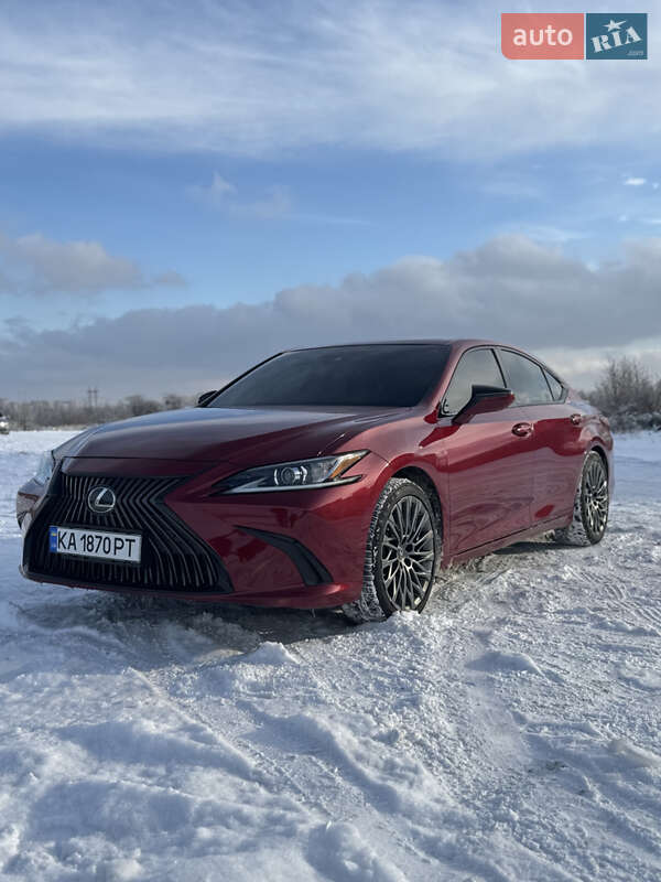 Седан Lexus ES 2019 в Киеве