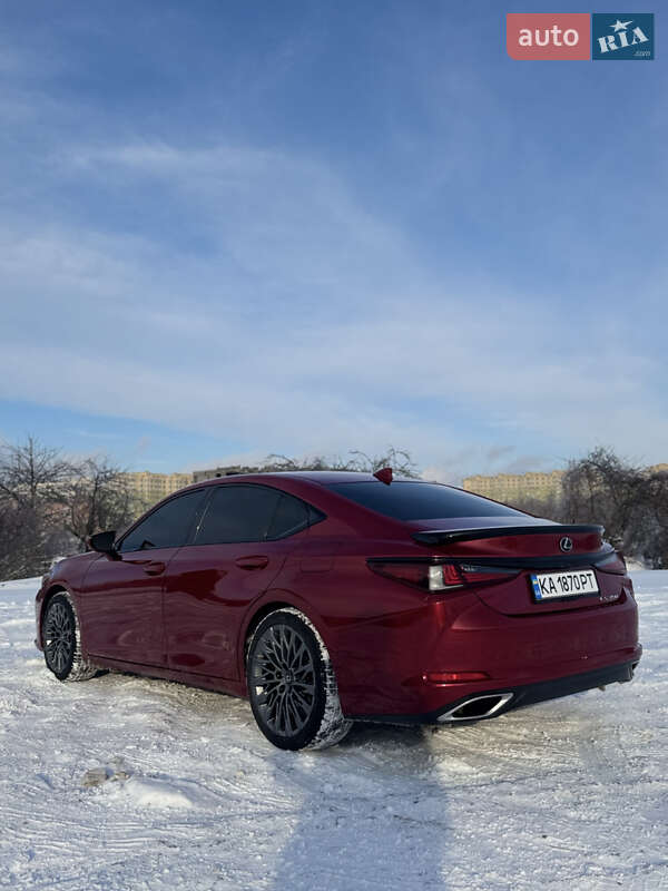Седан Lexus ES 2019 в Киеве