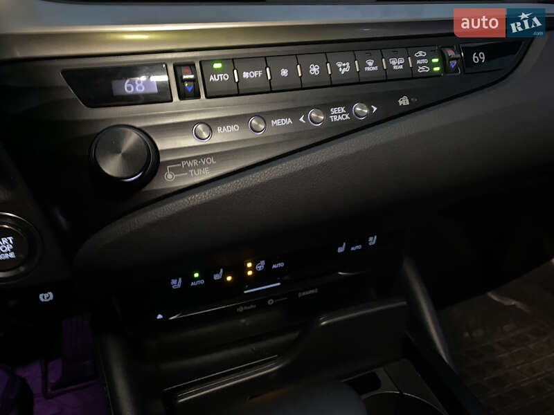 Седан Lexus ES 2019 в Киеве