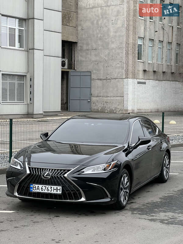 Lexus ES 2022