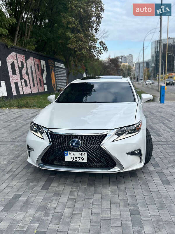 Седан Lexus ES 2015 в Киеве