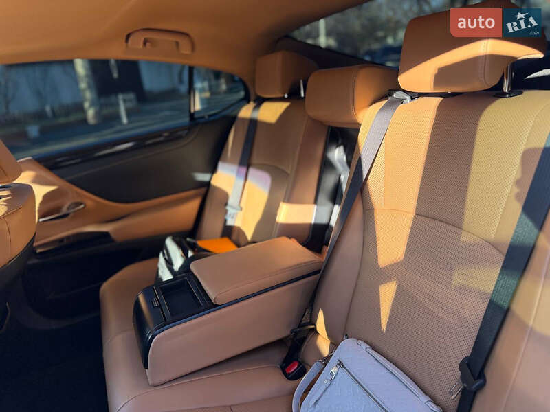 Седан Lexus ES 2023 в Одессе