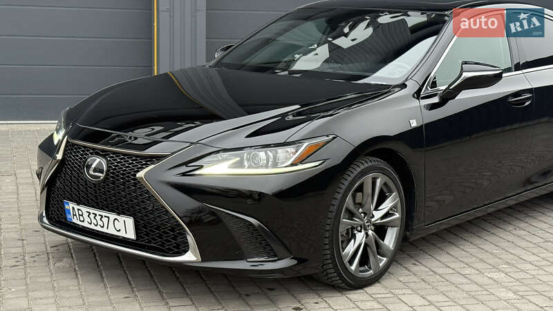 Седан Lexus ES 2019 в Виннице