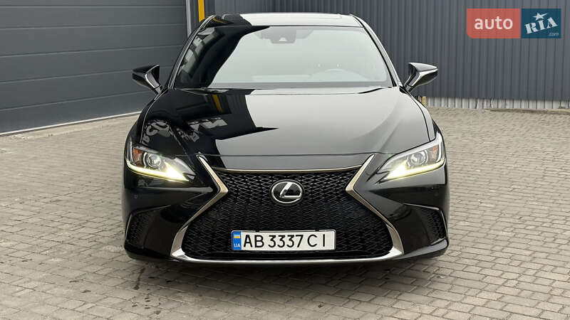 Седан Lexus ES 2019 в Виннице