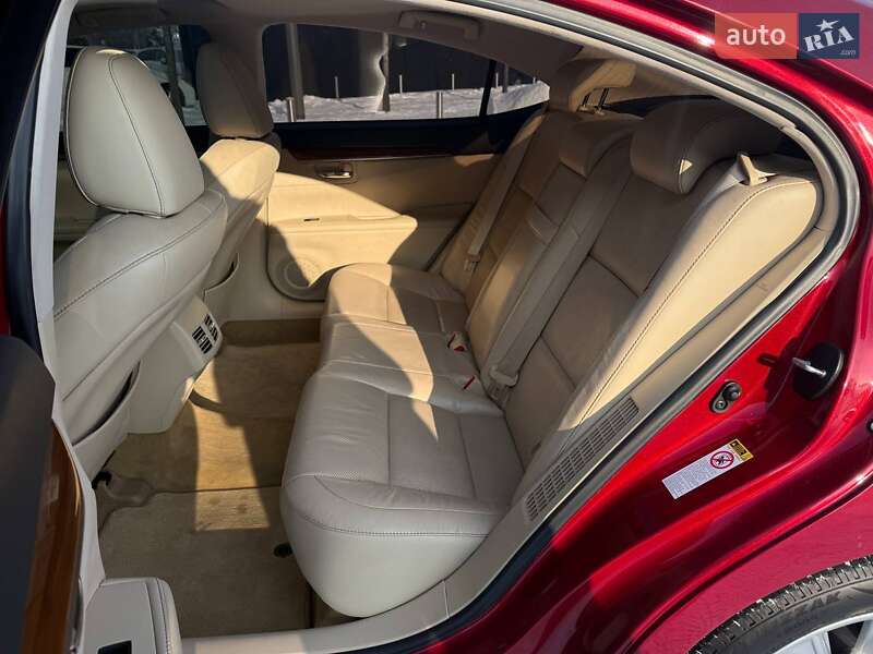 Седан Lexus ES 2014 в Киеве