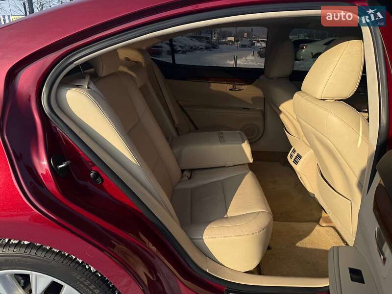 Седан Lexus ES 2014 в Киеве