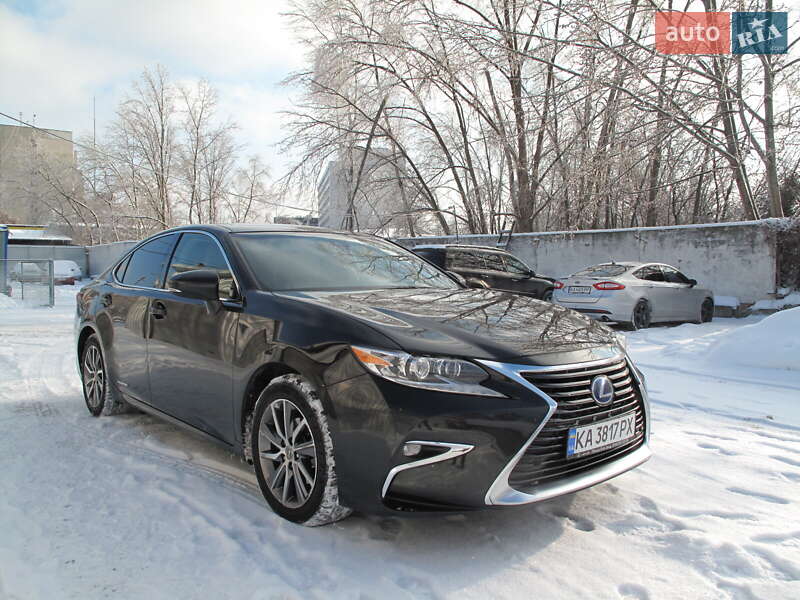 Седан Lexus ES 2016 в Киеве