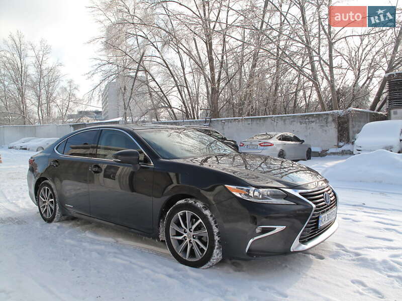 Седан Lexus ES 2016 в Киеве