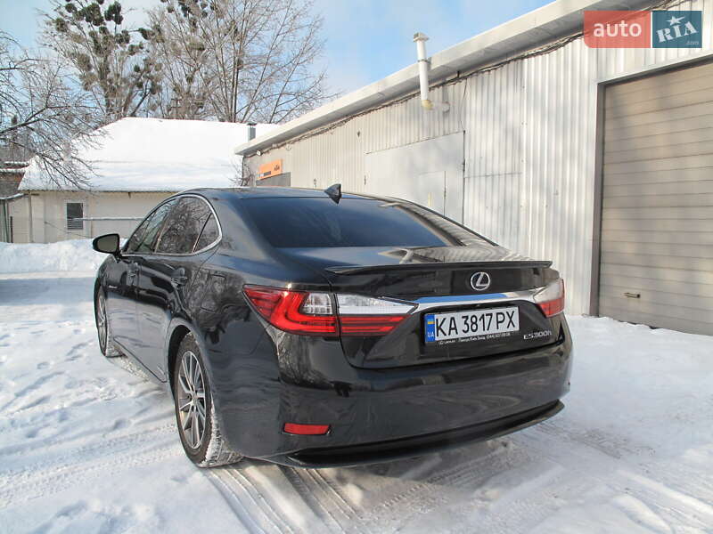 Седан Lexus ES 2016 в Киеве