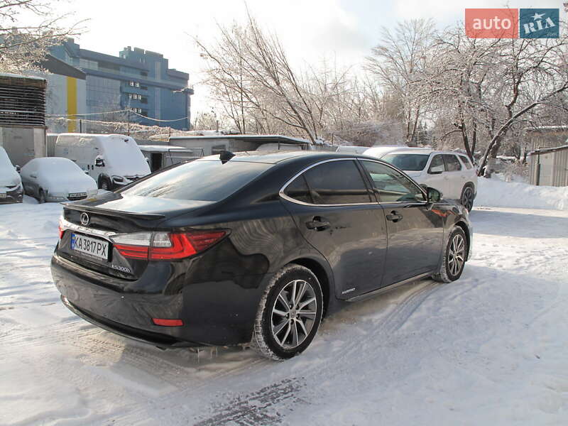 Седан Lexus ES 2016 в Киеве