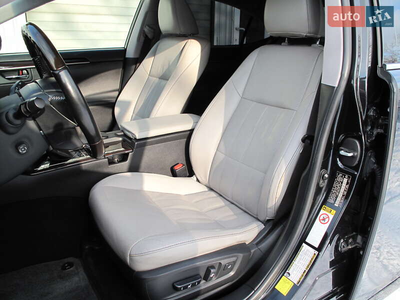 Седан Lexus ES 2016 в Киеве