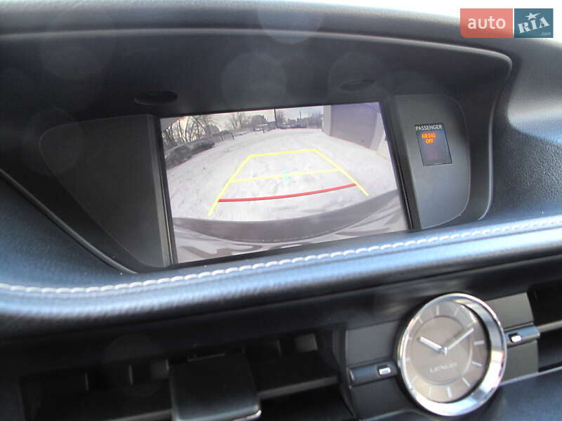 Седан Lexus ES 2016 в Киеве