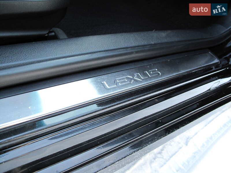 Седан Lexus ES 2016 в Киеве