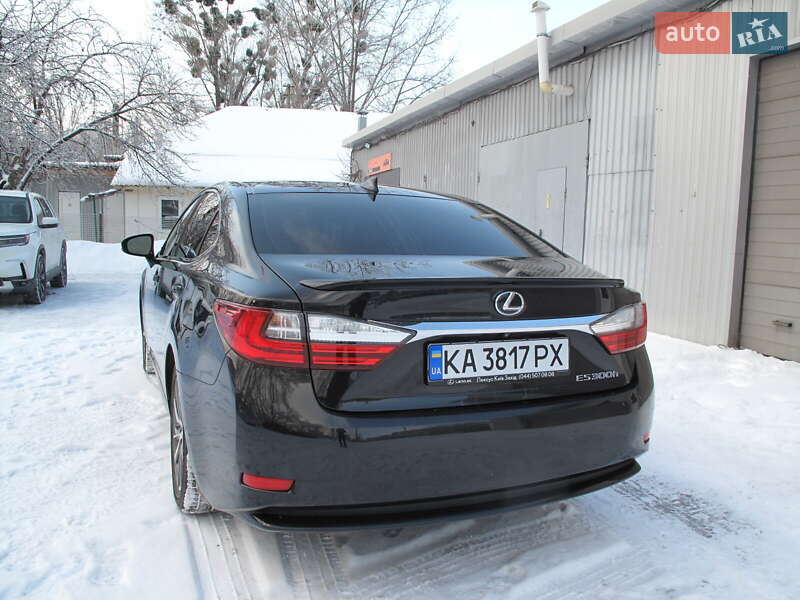 Седан Lexus ES 2016 в Киеве