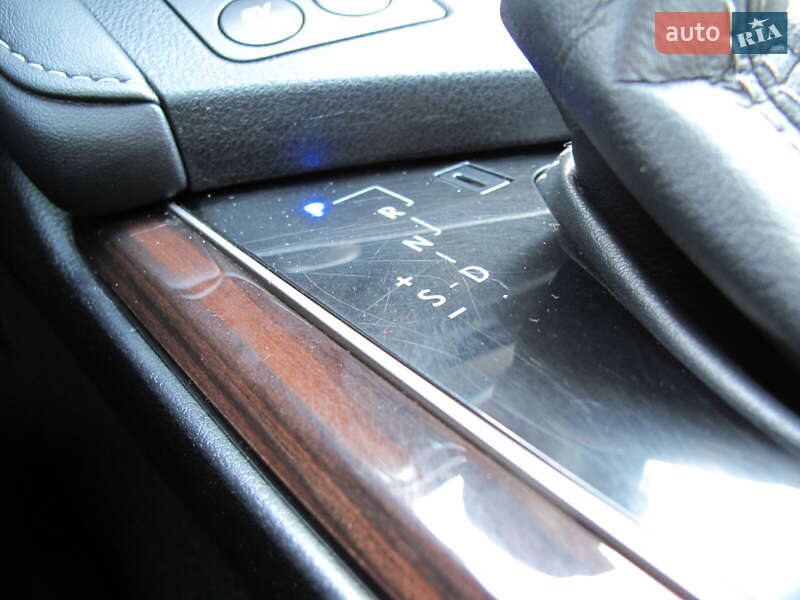 Седан Lexus ES 2016 в Киеве