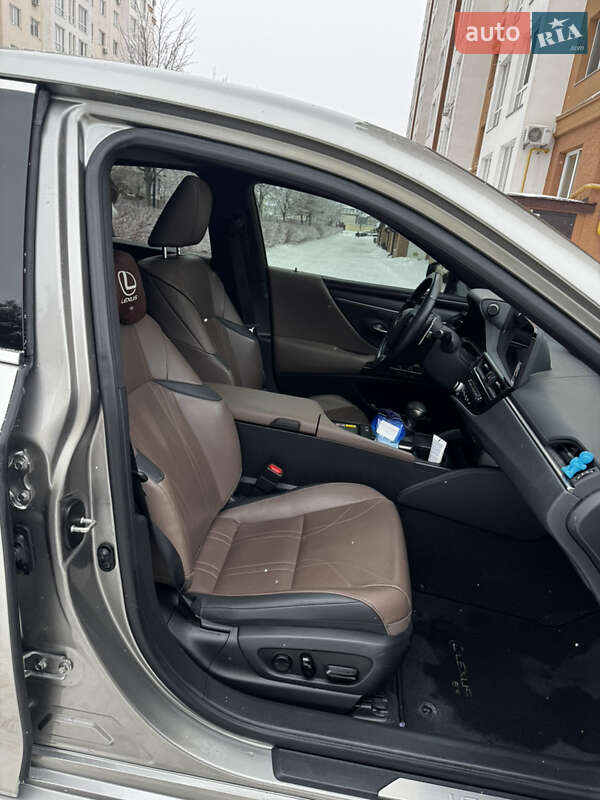 Седан Lexus ES 2023 в Киеве