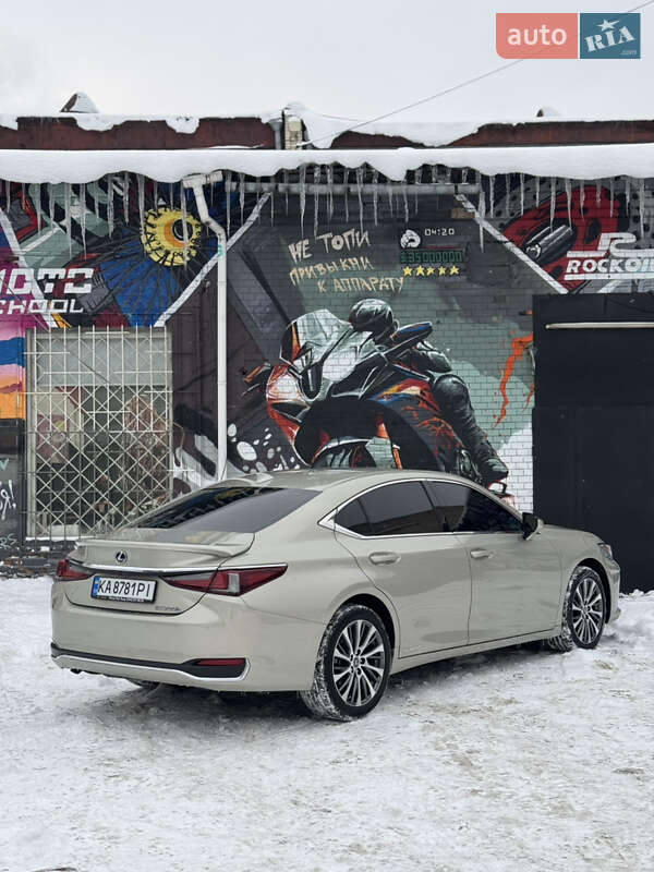 Седан Lexus ES 2020 в Киеве