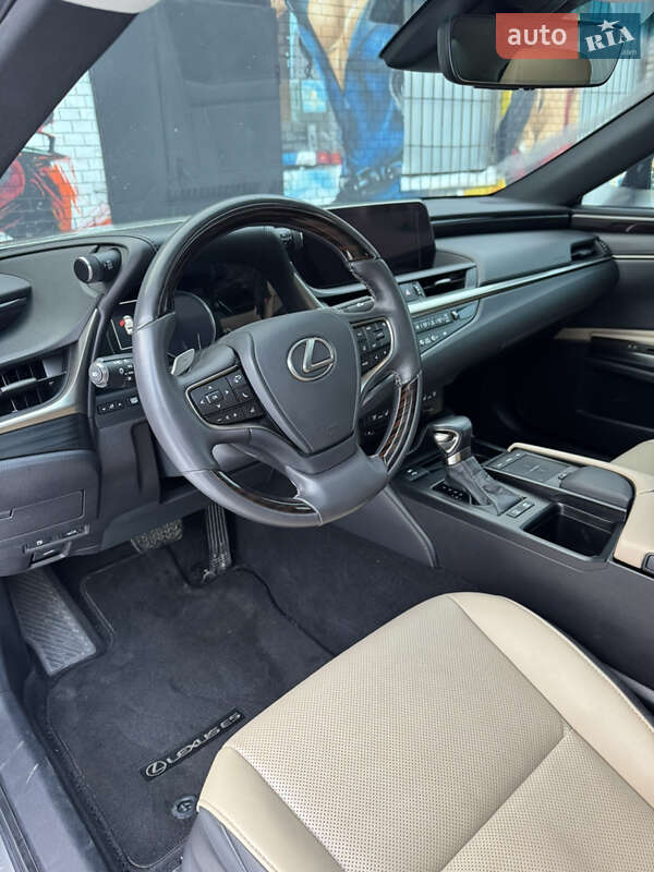 Седан Lexus ES 2020 в Киеве